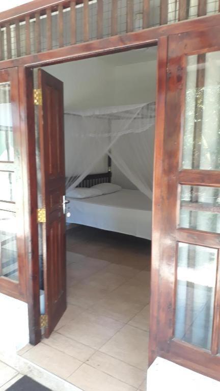 Sun And Surf Rest Hotel Ahangama Ngoại thất bức ảnh