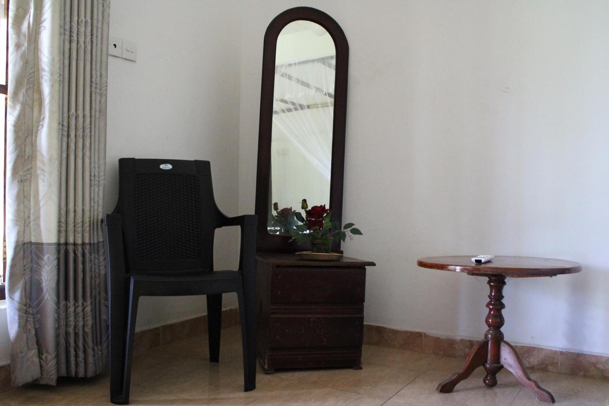 Sun And Surf Rest Hotel Ahangama Ngoại thất bức ảnh
