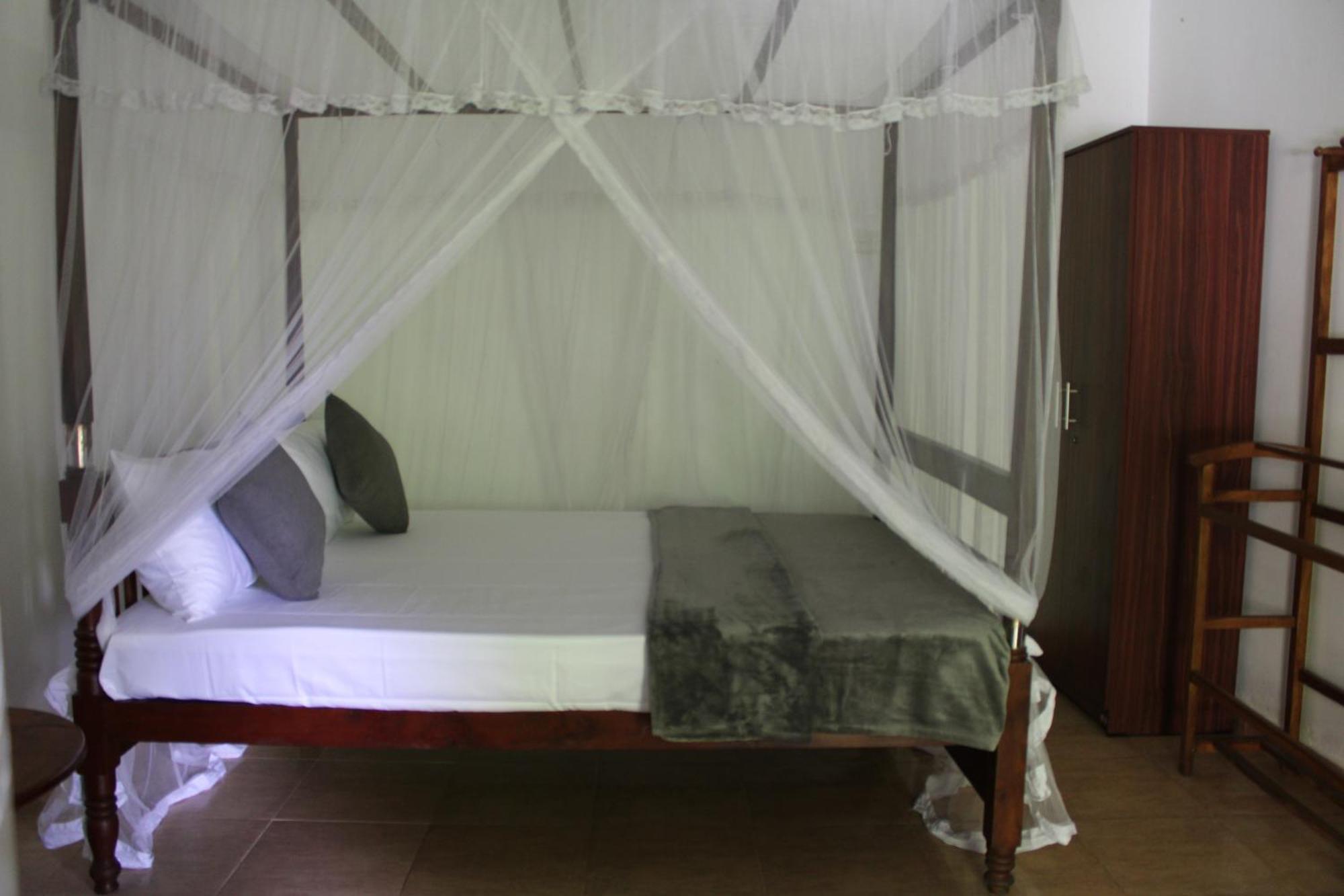 Sun And Surf Rest Hotel Ahangama Ngoại thất bức ảnh