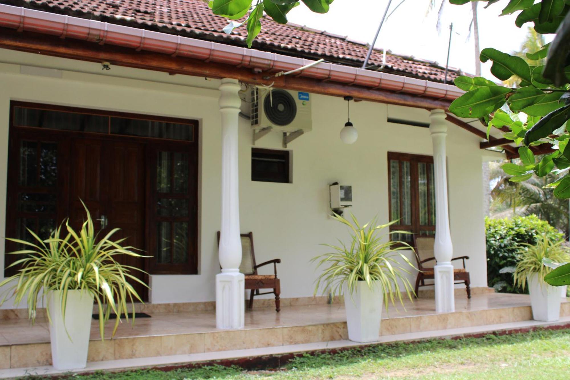 Sun And Surf Rest Hotel Ahangama Ngoại thất bức ảnh