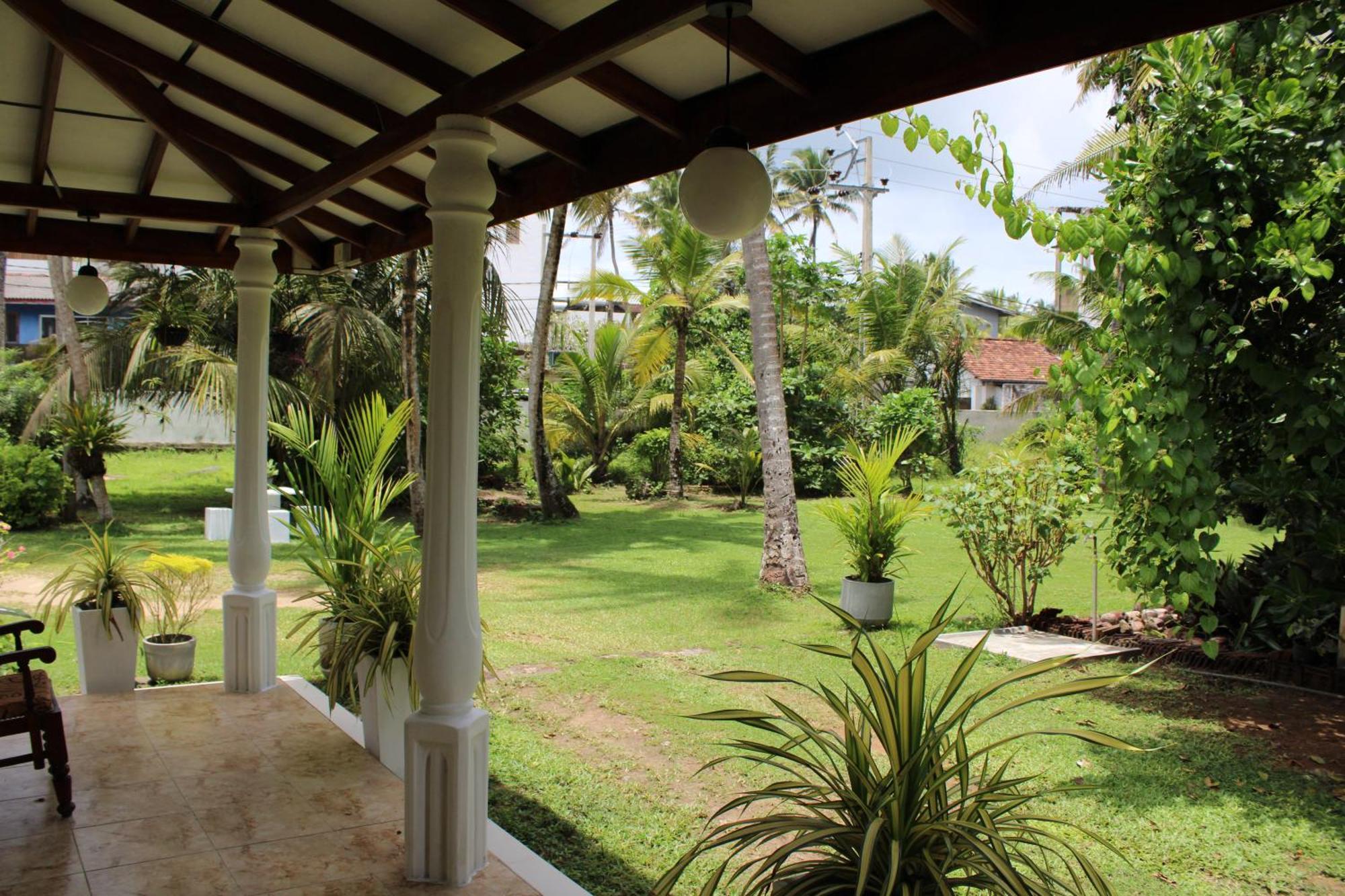 Sun And Surf Rest Hotel Ahangama Ngoại thất bức ảnh