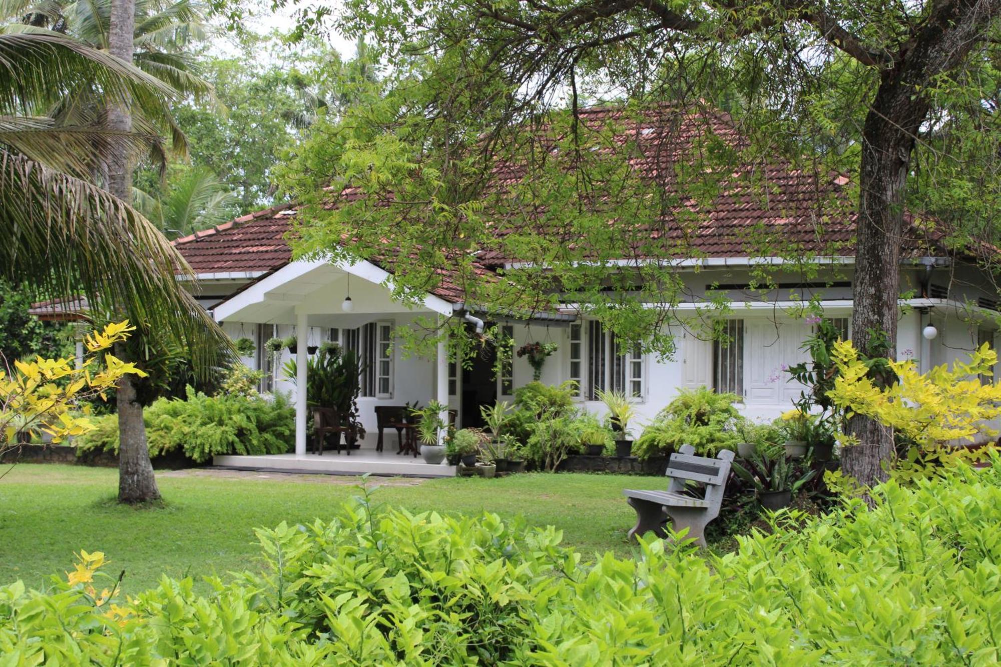 Sun And Surf Rest Hotel Ahangama Ngoại thất bức ảnh