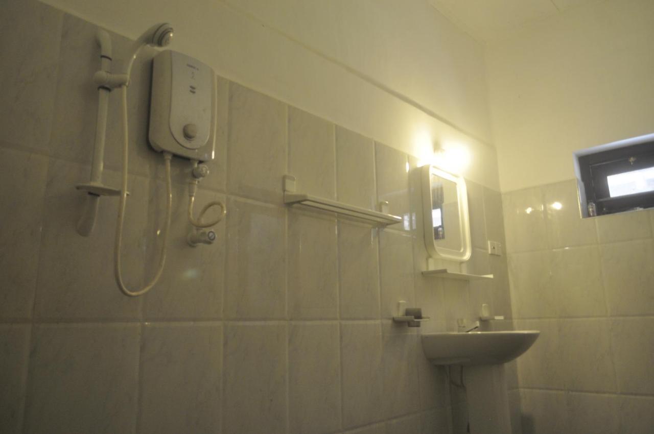 Sun And Surf Rest Hotel Ahangama Ngoại thất bức ảnh